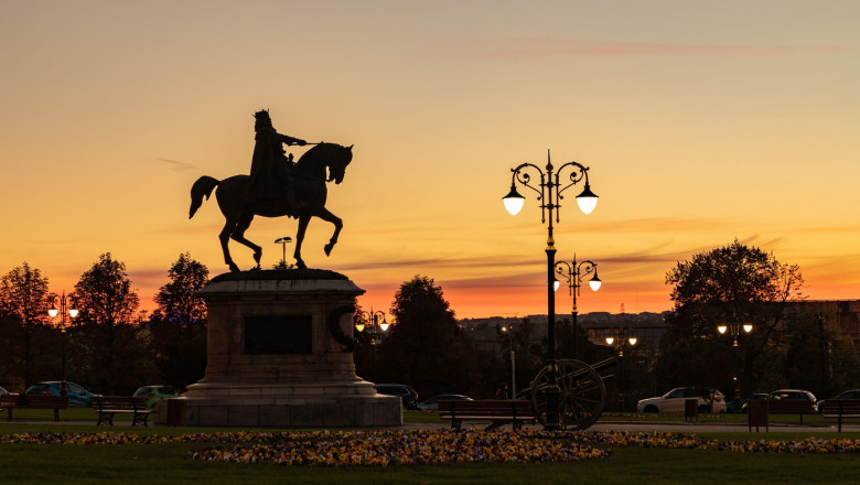 A picture of the Equestrian Statue of Stefan cel Mare at sunset.