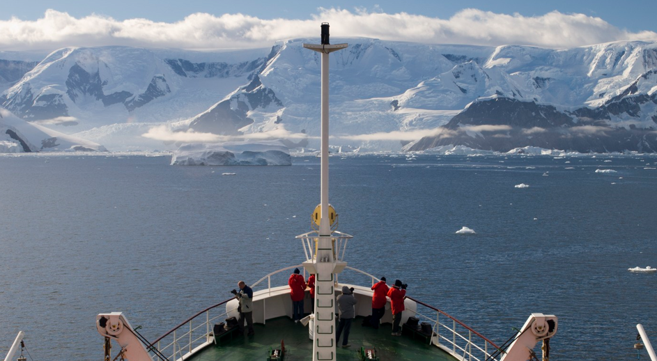 Mai adânc decât oricând. Ce au descoperit cercetătorii după ce au forat la sute de metri adâncime în Antarctica