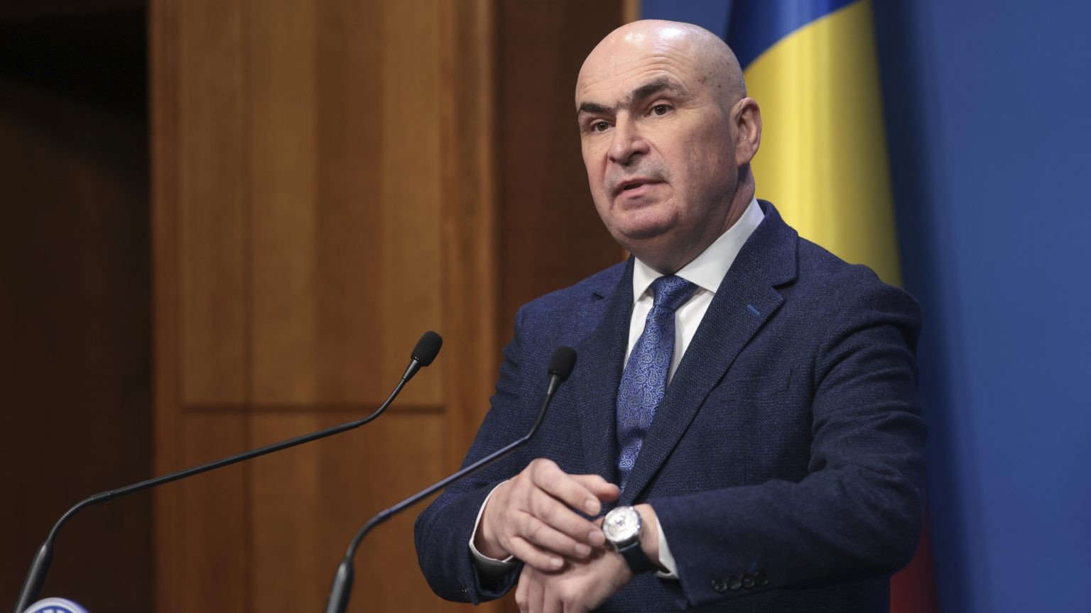 Premierul Bolojan: În apartamentul în care locuiesc, de 65 de metri pătraţi, nu ai foarte mult spaţiu să ţii cutii de pantofi