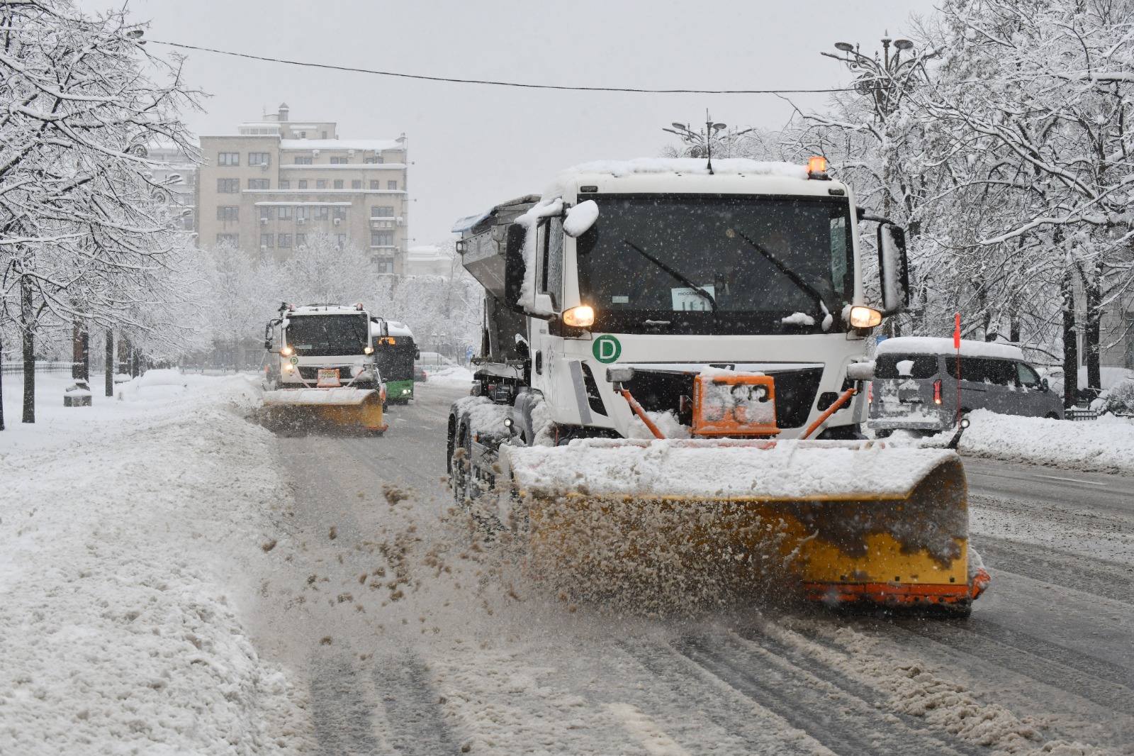 Primarul Capitalei explică de ce deszăpezirea costă diferit în sectoarele Bucureștiului. Cum a procedat Ciucu la Sectorul 6