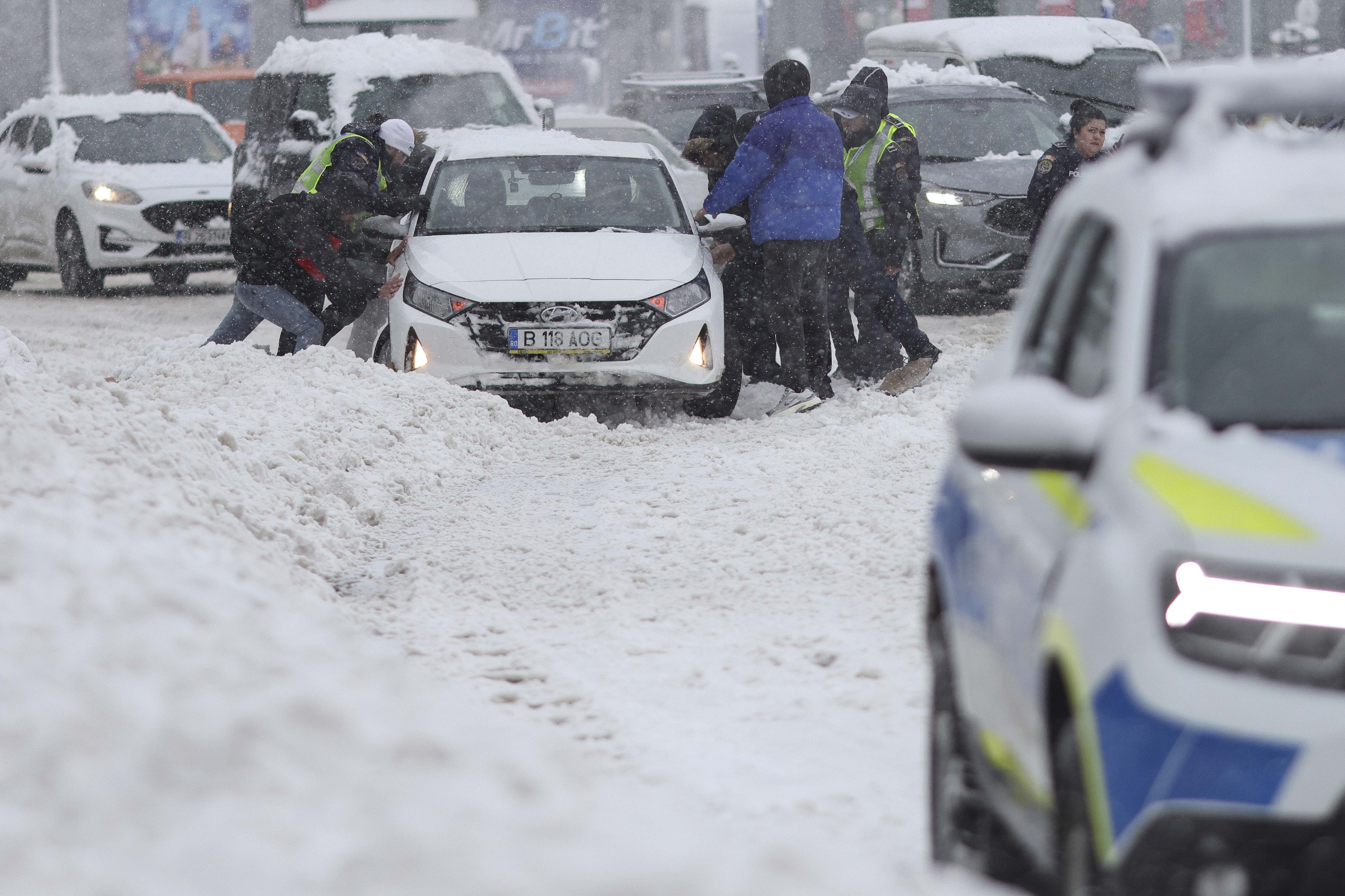 Ciprian Ciucu a anunțat ce amenzi au dat poliţiştii locali pentru deszăpezirea străzilor. Cele mai sancționate sectoare din București