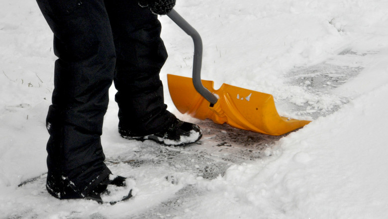 Amenzi pentru proprietarii care nu deszăpezesc trotuarele. Foto Getty Images