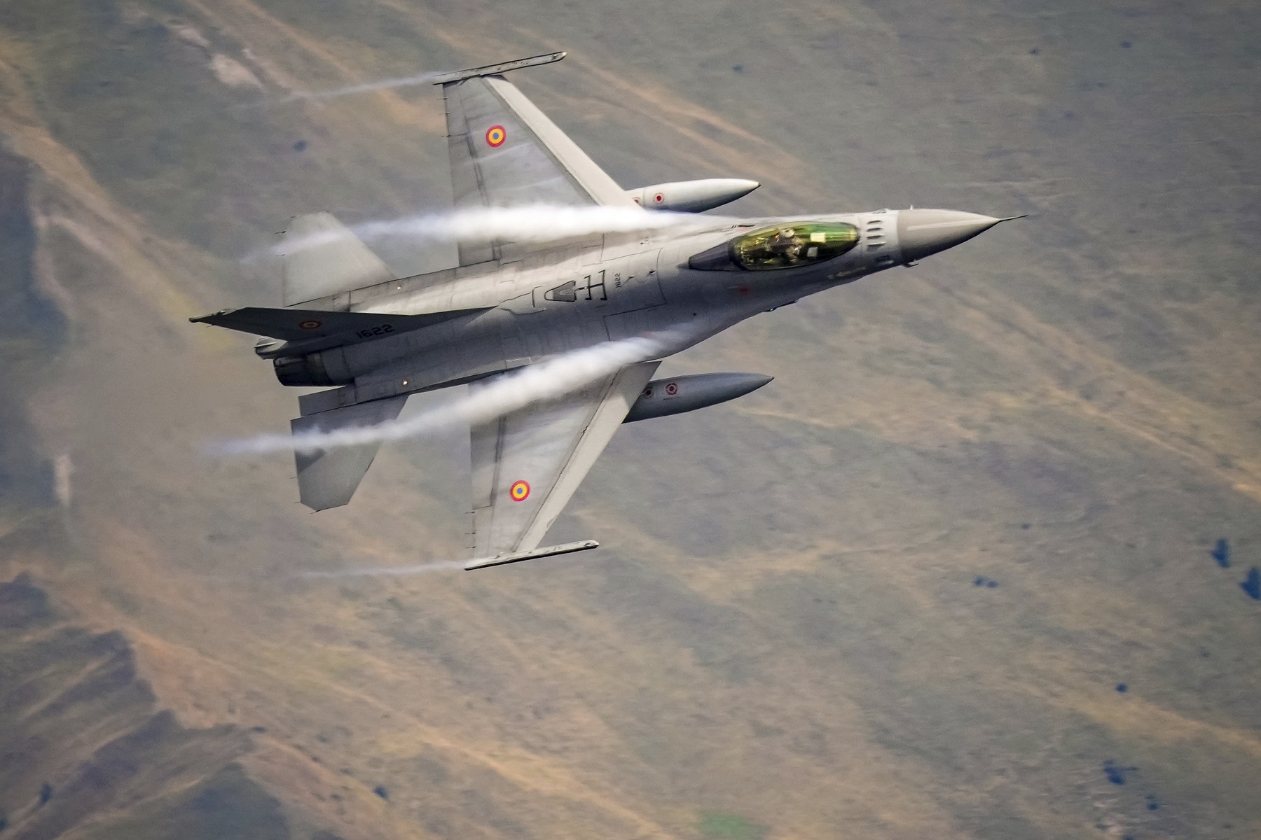 Miruță: Patru piloţi de F-16 trimişi la pregătire în SUA au primit 575.000 de dolari pentru închiriere de maşini. Ce a făcut ministrul
