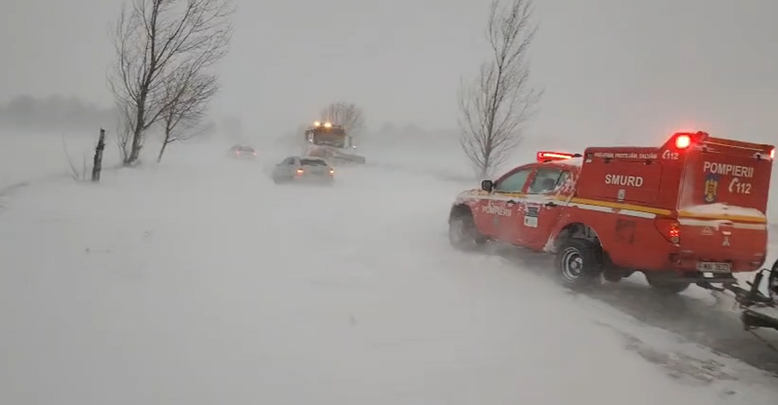 Efectele viscolului în Buzău: peste 11.000 de consumatori fără curent și 60 de persoane blocate în mașini