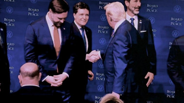 Nicușor Dan dă mâna cu Donald rump