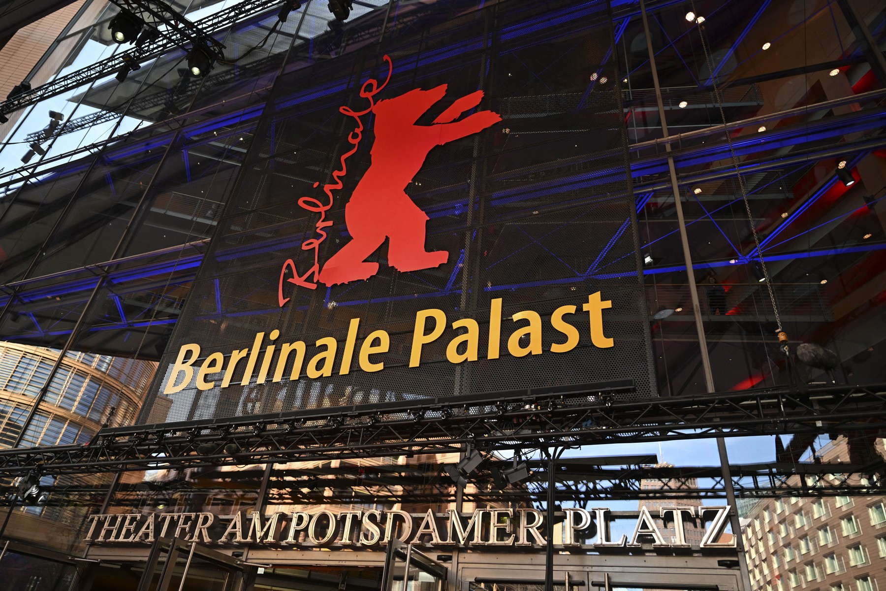 Violența sexuală ca armă de război: femei din Ucraina acuză abuzuri comise de soldați ruși. Mărturii cutremurătoare la Berlinale