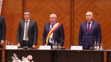 N17 PARLAMENT GREVA PRIMARII BOLOJAN GRINDEANU VO 100226_02683