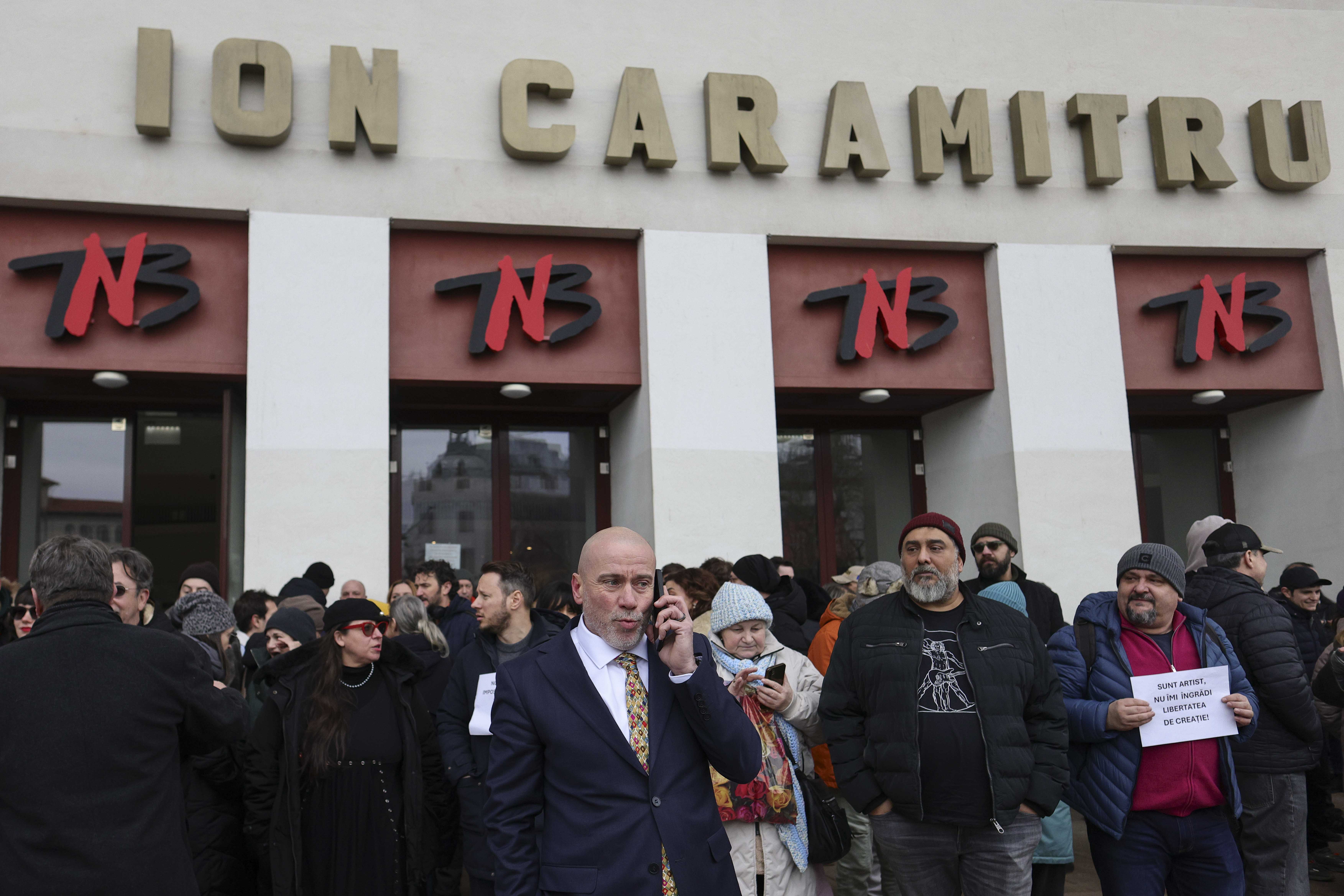 Ministerul Culturii revizuiește ordonanța privind evidența timpului de muncă, după protestul actorilor la TNB