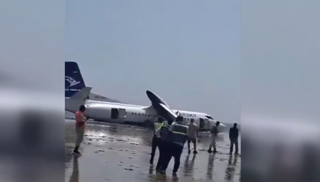 Un avion a ajuns în ocean, după ce aeronava a ratat pista de aterizare