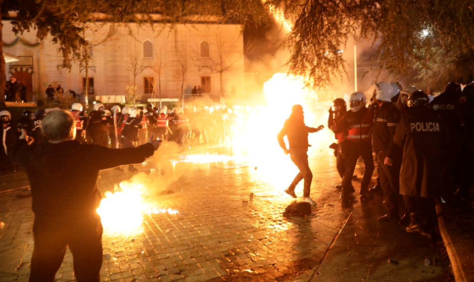 Proteste violente în Albania împotriva guvernului acuzat de corupţie