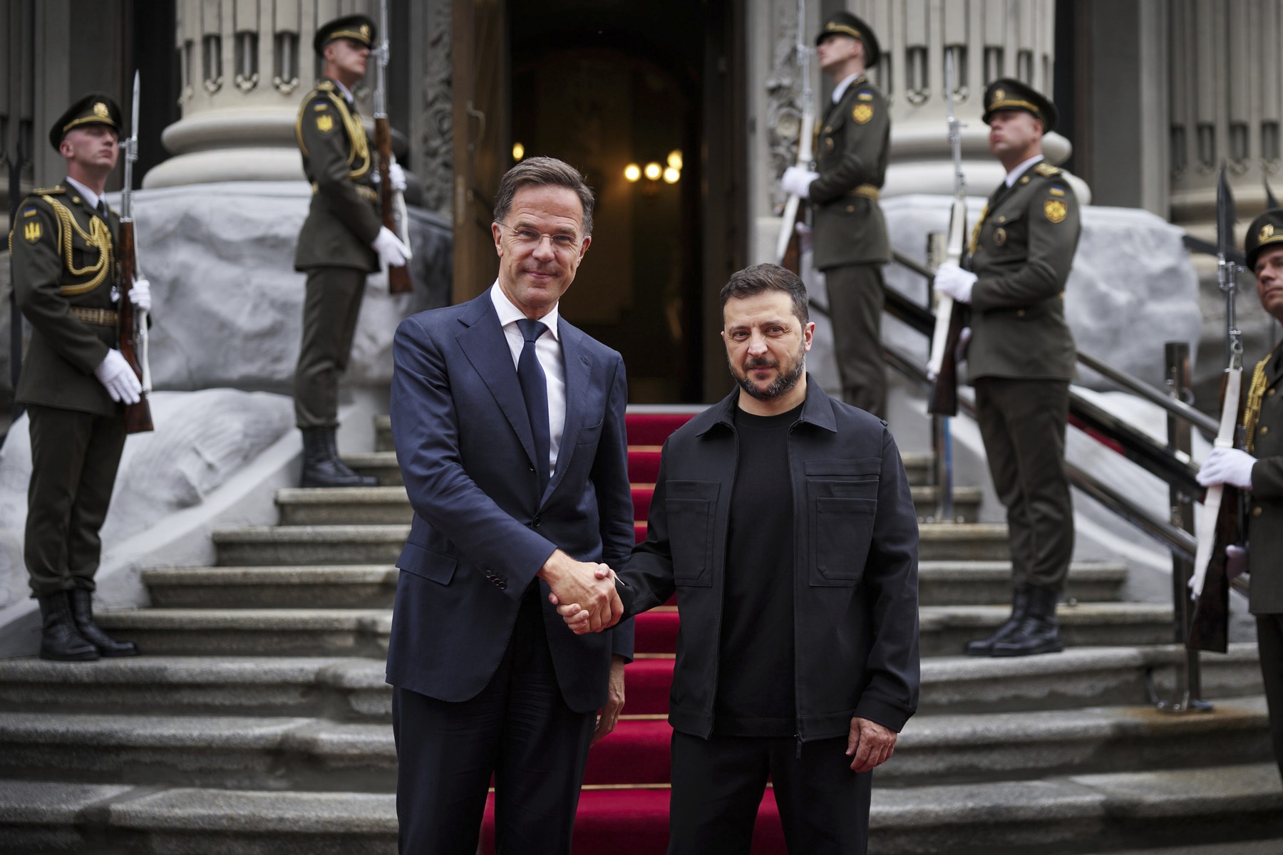 Care sunt statele care au contribuit cel mai mult la cumpărarea de arme americane pentru Kiev