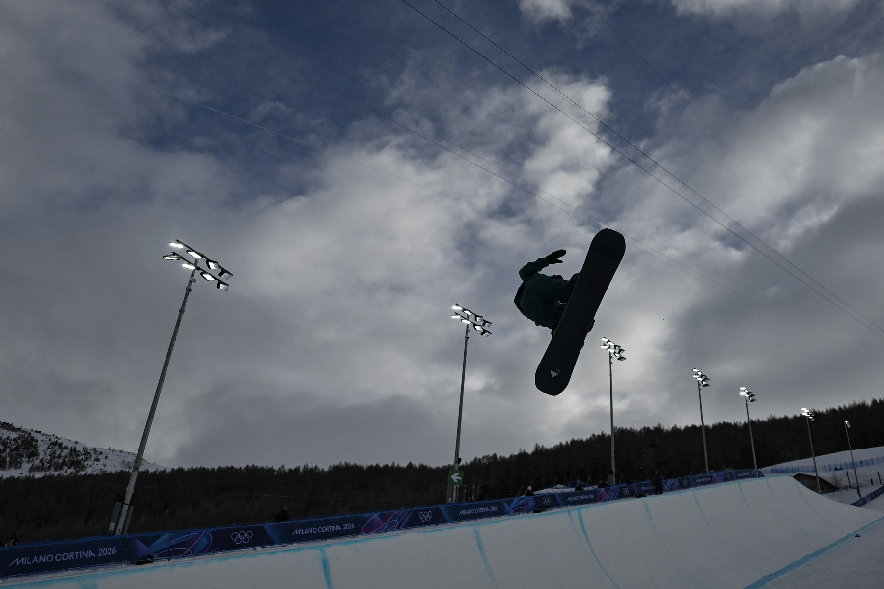 JO 2026 Milano Cortina. Campionul australian Cam Bolton a fost transportat cu elicopterul la spital cu dublă factură cervicală