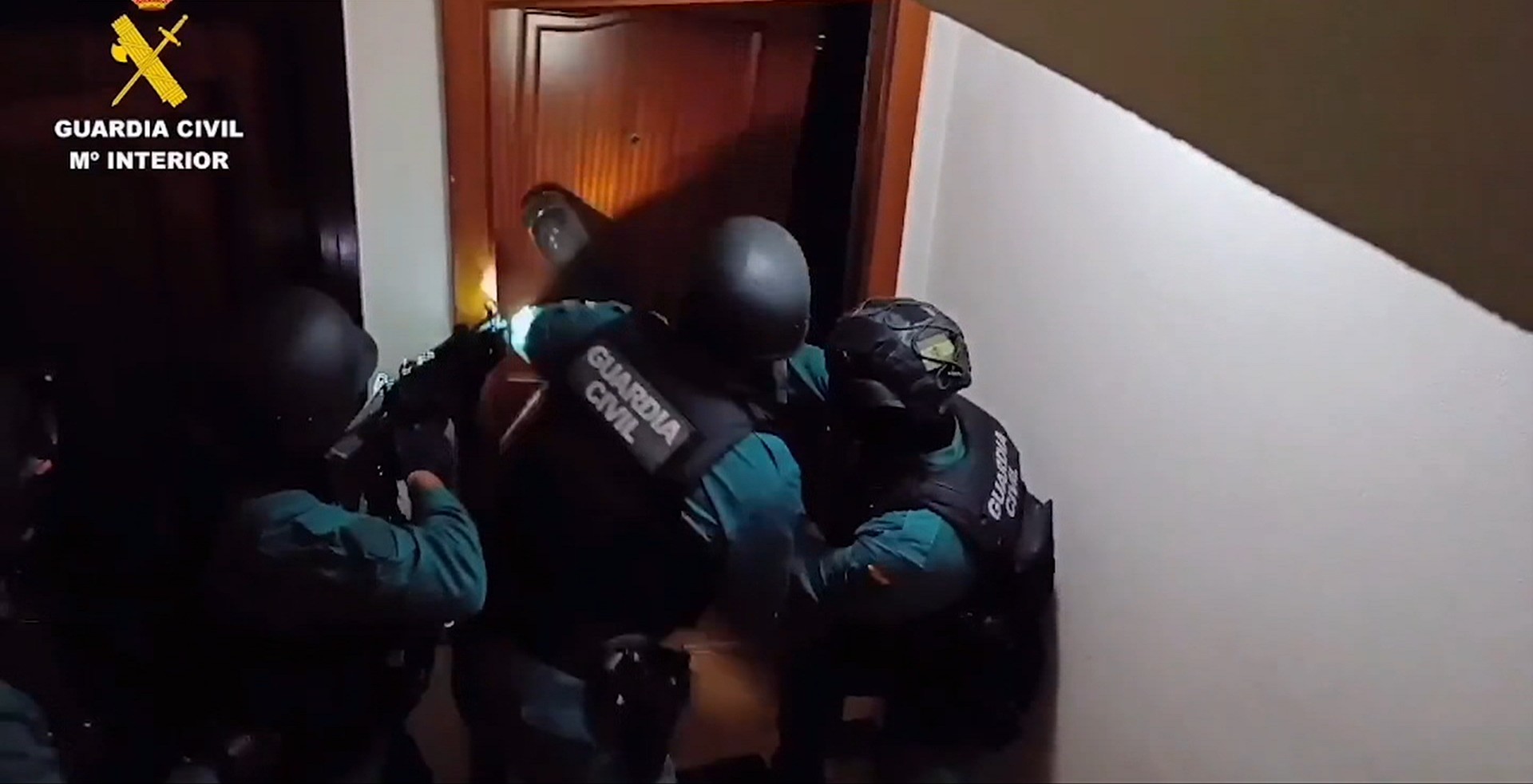 Escrocherie de 280.000 € în Spania. Șefa unei agenții de turism s-a îndrăgostit de un militar fals și a falimentat firma