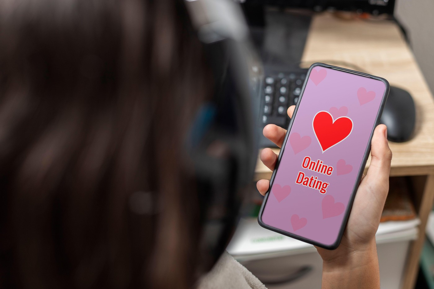 Cum descoperi o înșelătorie romantică online înainte să pierzi totul. Escrocii sunt tot mai greu de depistat din cauza AI