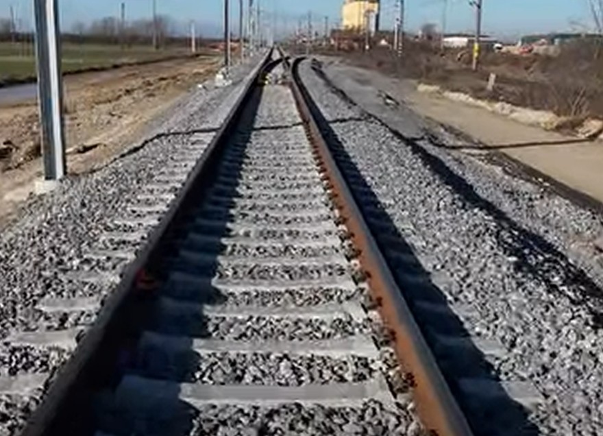 Încă 10 kilometri de cale ferată au fost daţi în circulaţie pe cel mai avansat tronson din magistrala CFR, între Timişoara şi Lugoj