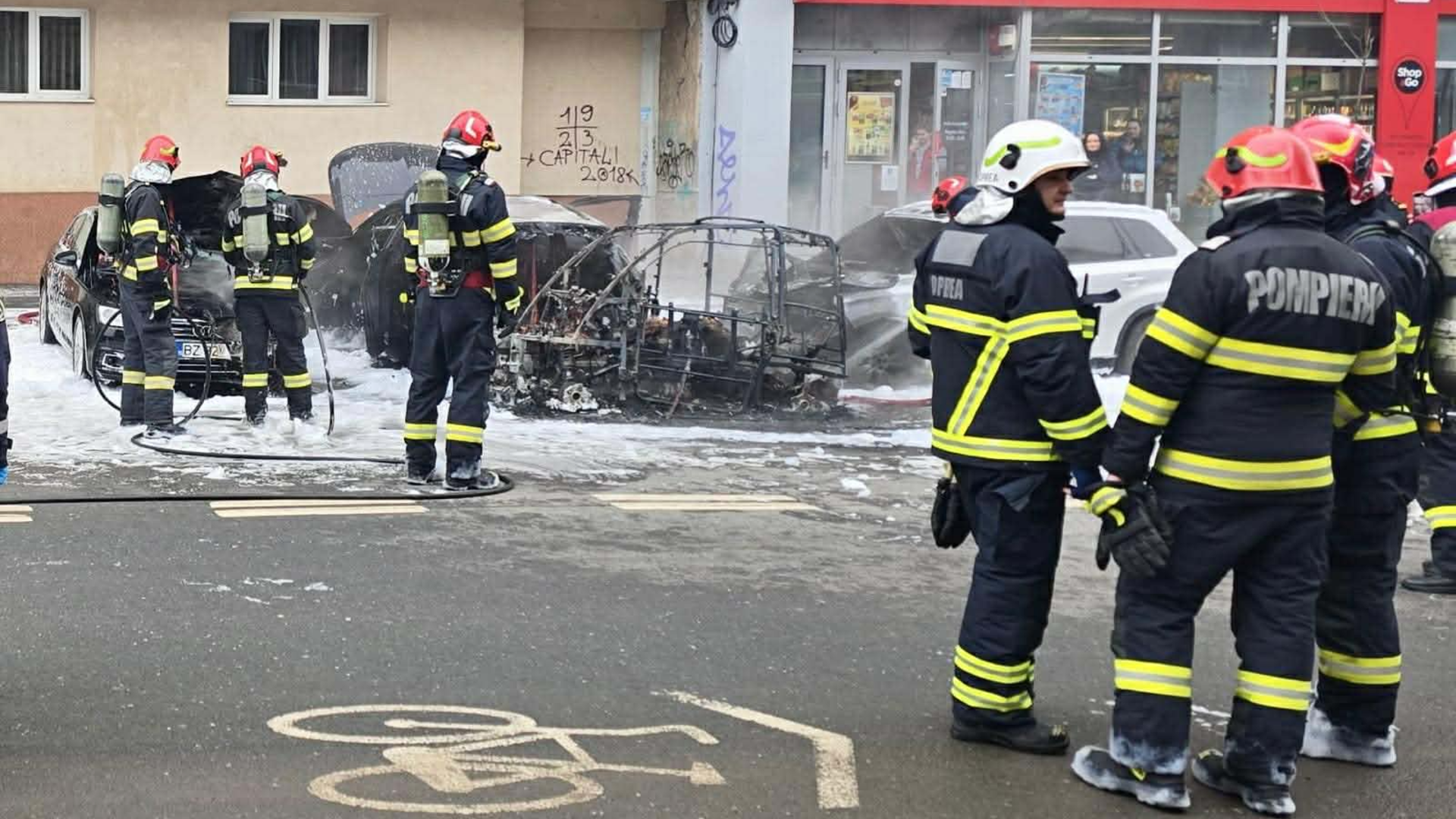 De ce a murit femeia în mașina electrică arsă ca o torță în București, și de ce soțul ei, deși afectat de flăcări, a scăpat