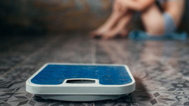 cantar langa o fata anorexica