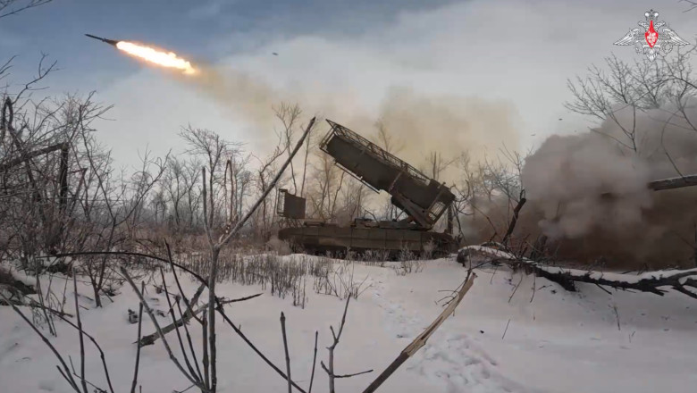 lansator TOS-3 Rusia trage racheta