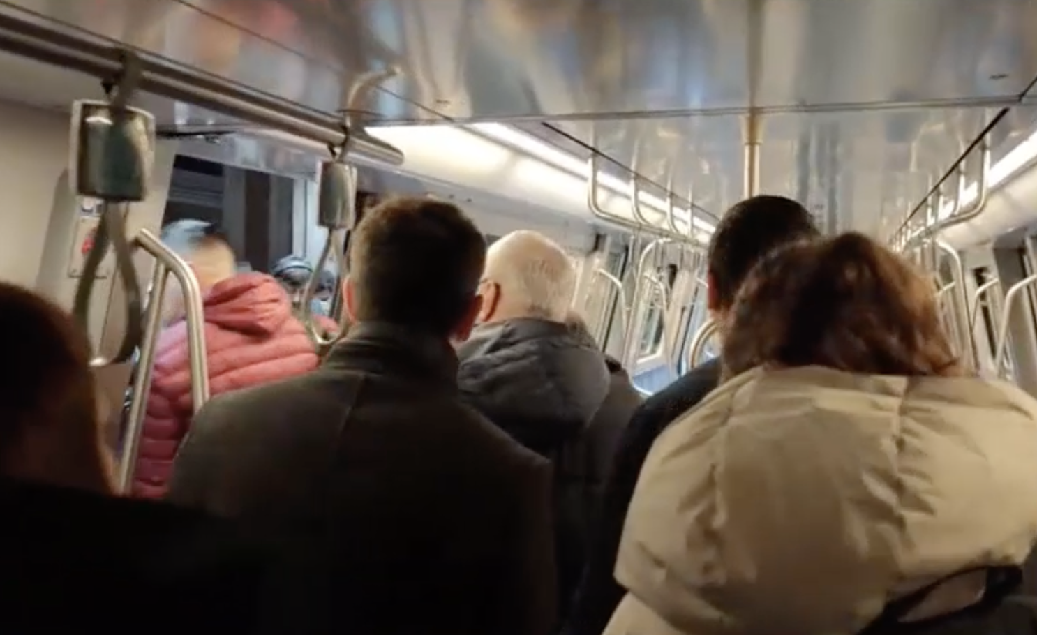 Probleme la metrou: un tren s-a defectat la stația Constantin Brâncoveanu și a fost retras din circulație