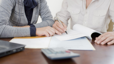Sume neachitate după decesul pensionarului. Foto Getty Images
