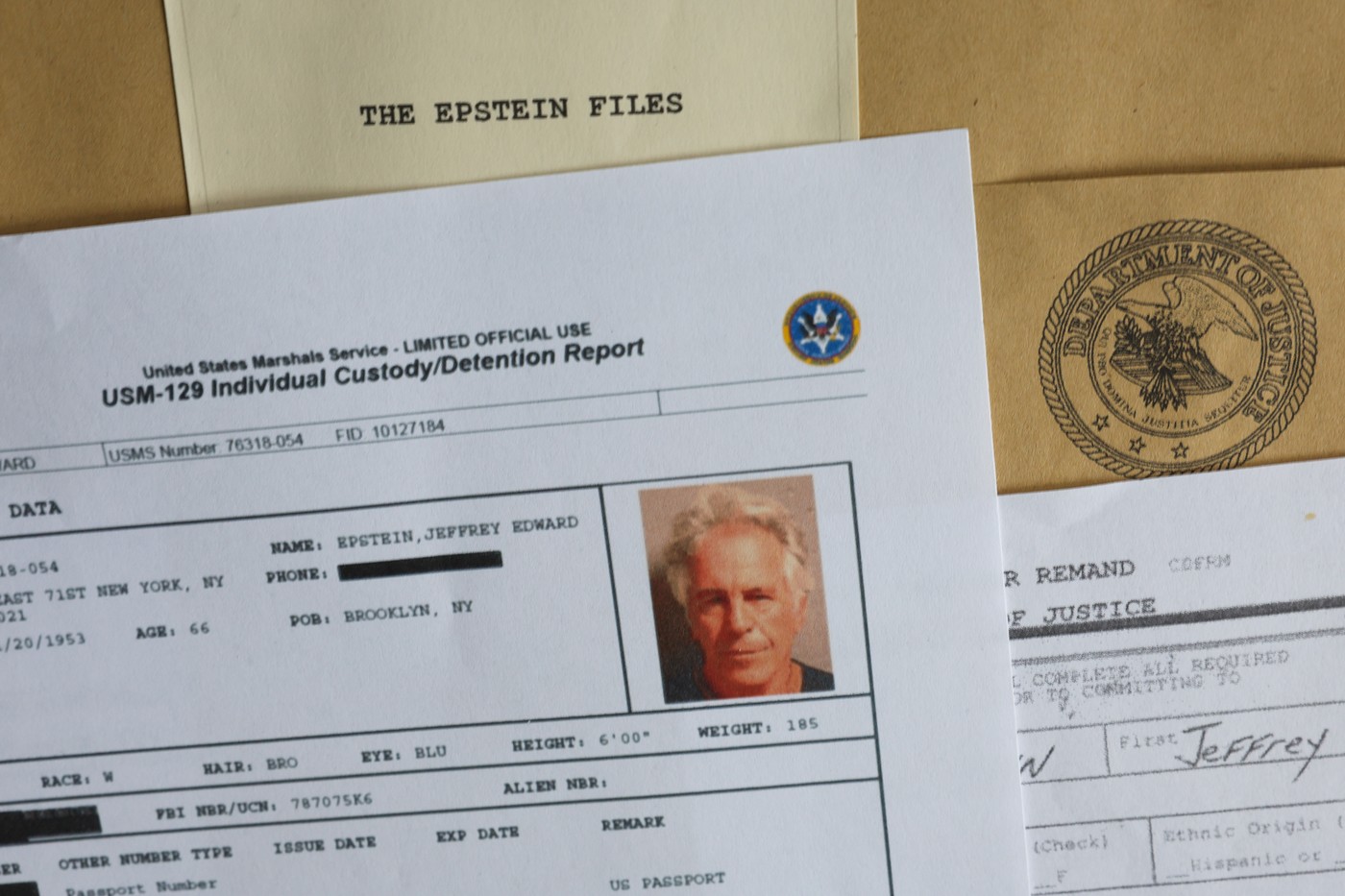 Departamentul de Justiție din SUA a ascuns unele documente din dosarele Epstein legate de Donald Trump (NPR)