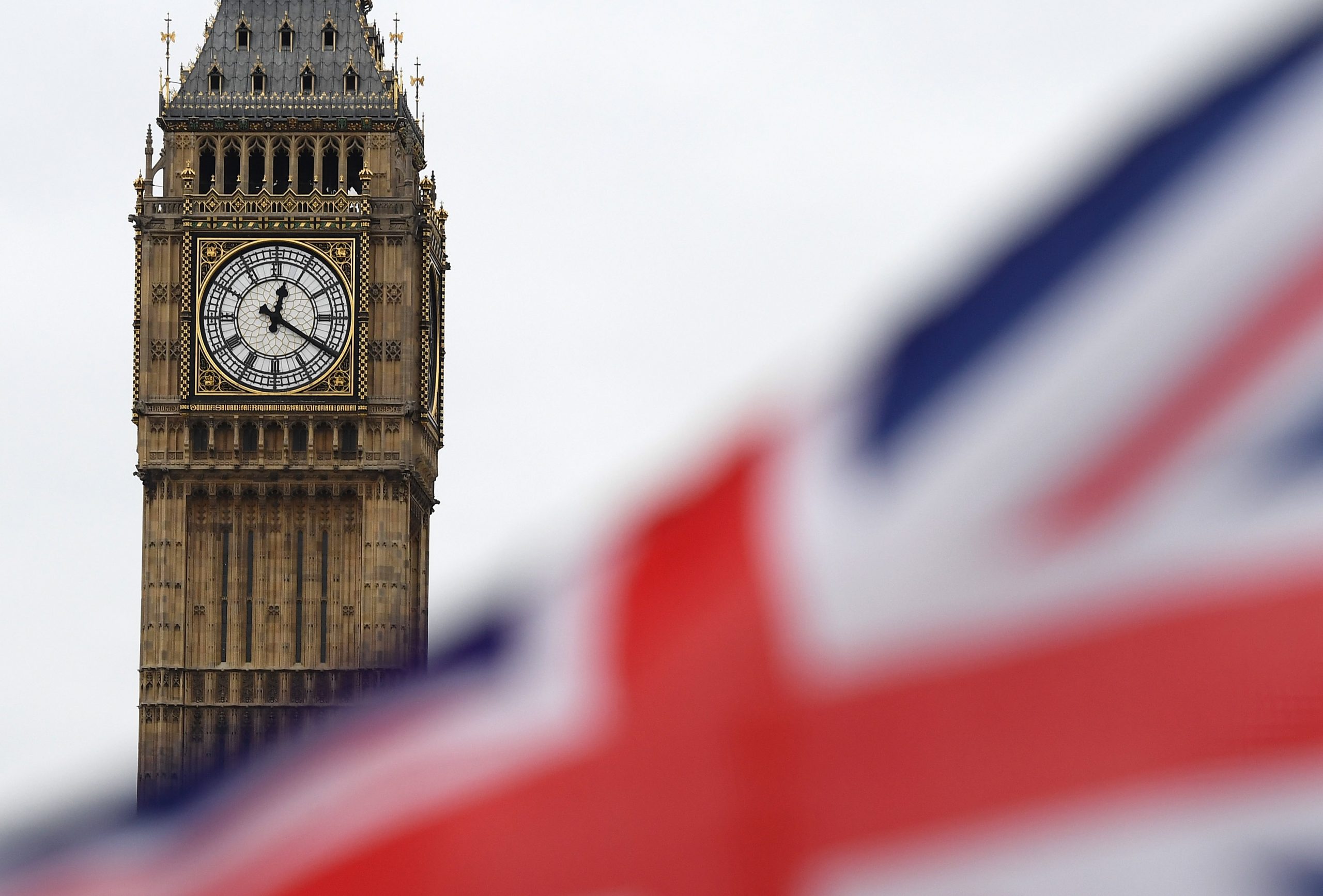 Începând de azi, românii care merg în Marea Britanie au nevoie de Autorizaţia Electronică de Călătorie. Cât costă și cum se obține