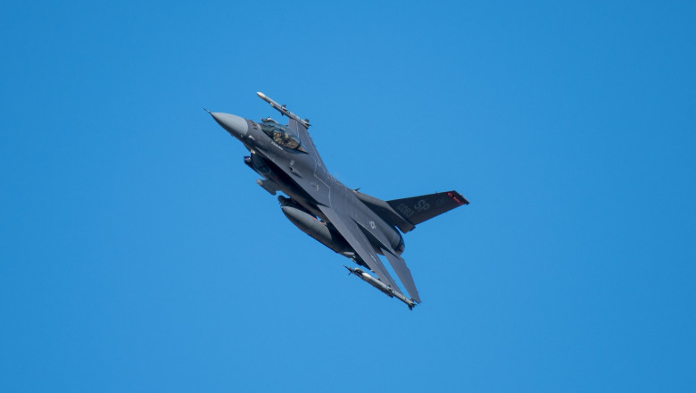 Avion F-16
