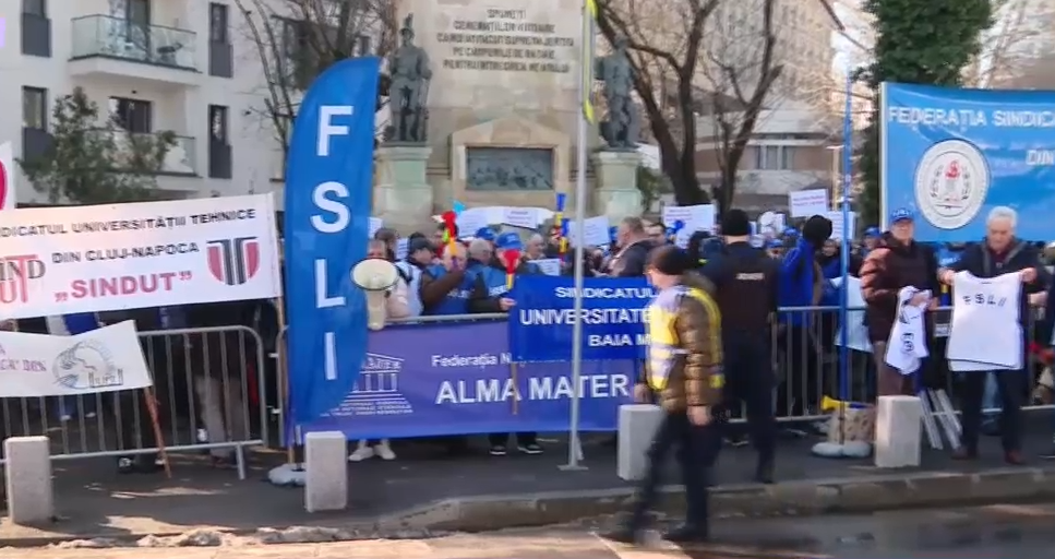 „Şcoală săracă – Ţară needucată”: sindicaliști din educație și studenți protestează acum la Palatul Cotroceni. Manifestație și la Cluj