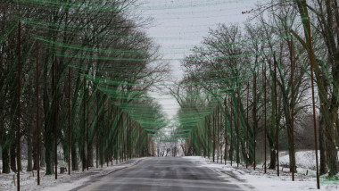 plasa anti-drona pe un drum din ucraina