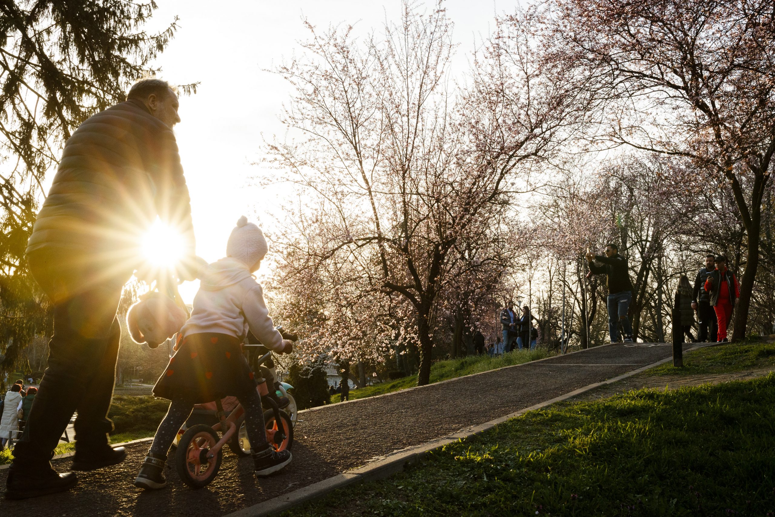 Vremea se schimbă radical în următoarele zile: meteorologii anunță că temperaturile cresc în toată țara. Unde va fi cel mai cald