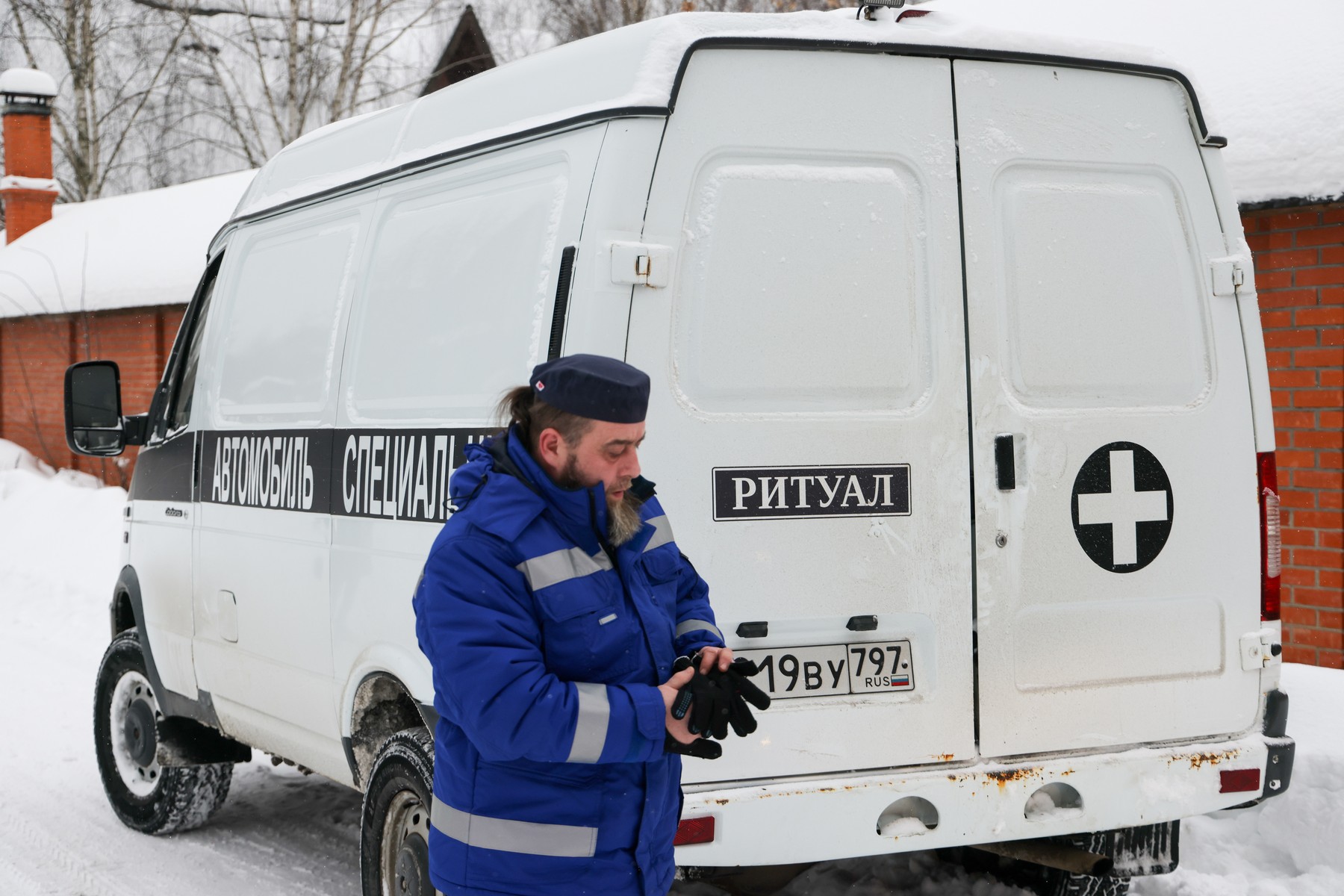 De la sicrie la crematorii: industria funerară din Rusia „duduie”, pe fondul creșterii mortalității. Sunt căutate coșciugele de carton