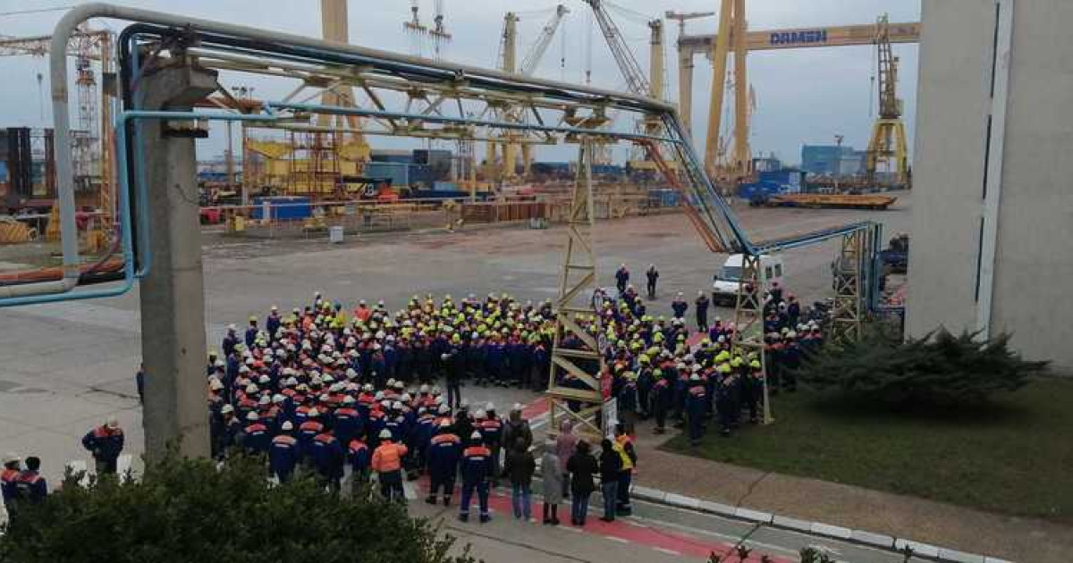 Proteste la Șantierul Naval Mangalia: Muncitorii solicită plata salariilor restante Proteste la Șantierul Naval Mangalia: Muncitorii solicită plata salariilor restante