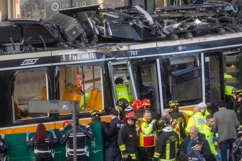 Tramvai deraiat în Milano: doi morți și 49 de răniți, autoritățile au deschis anchetă pentru omor din culpă 5 tramvai deraiat milano