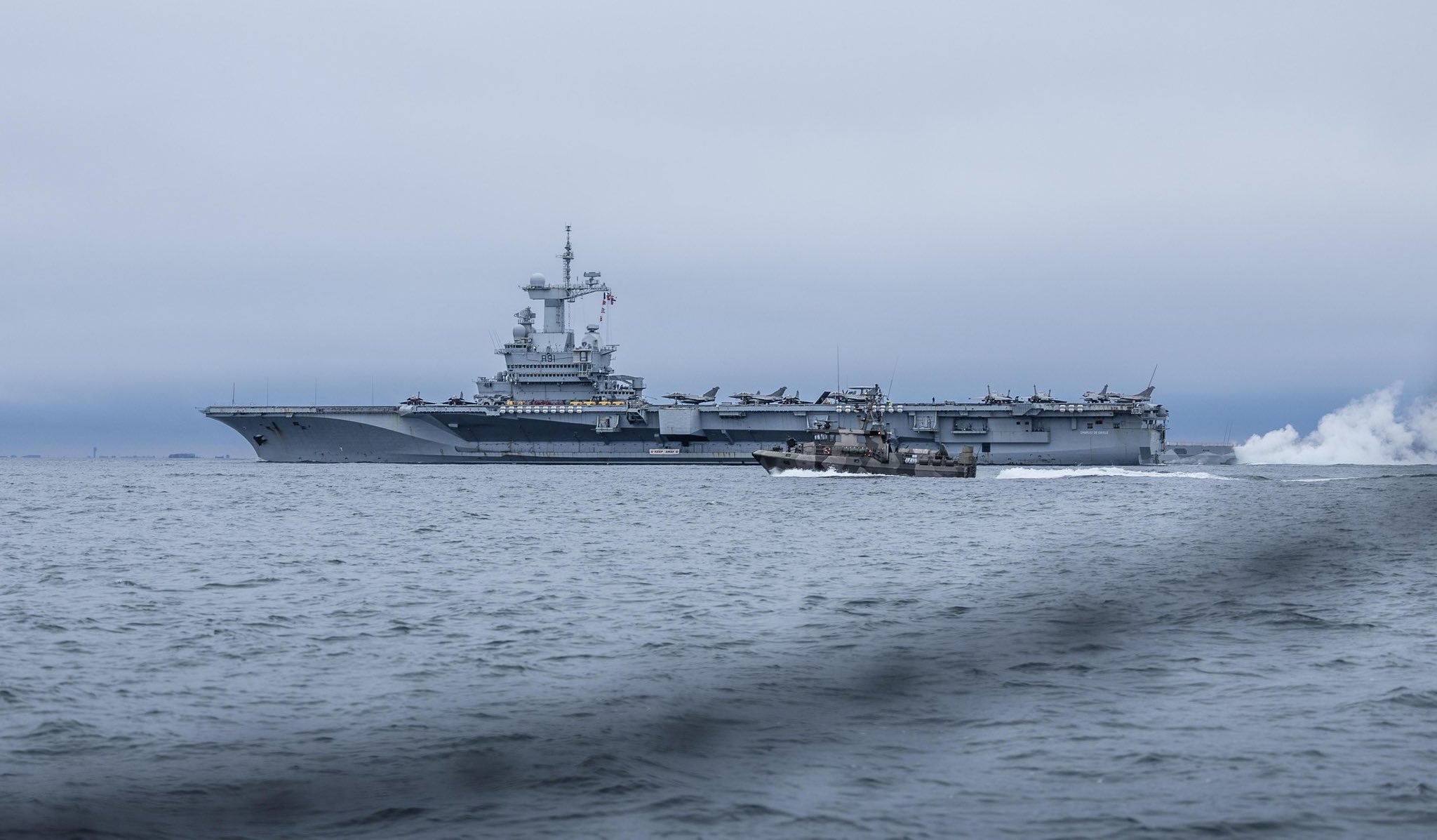 „Acest comportament nu este surprinzător”. Cum i-au prins suedezii pe ruși cu drona în apropierea portavionului Charles de Gaulle