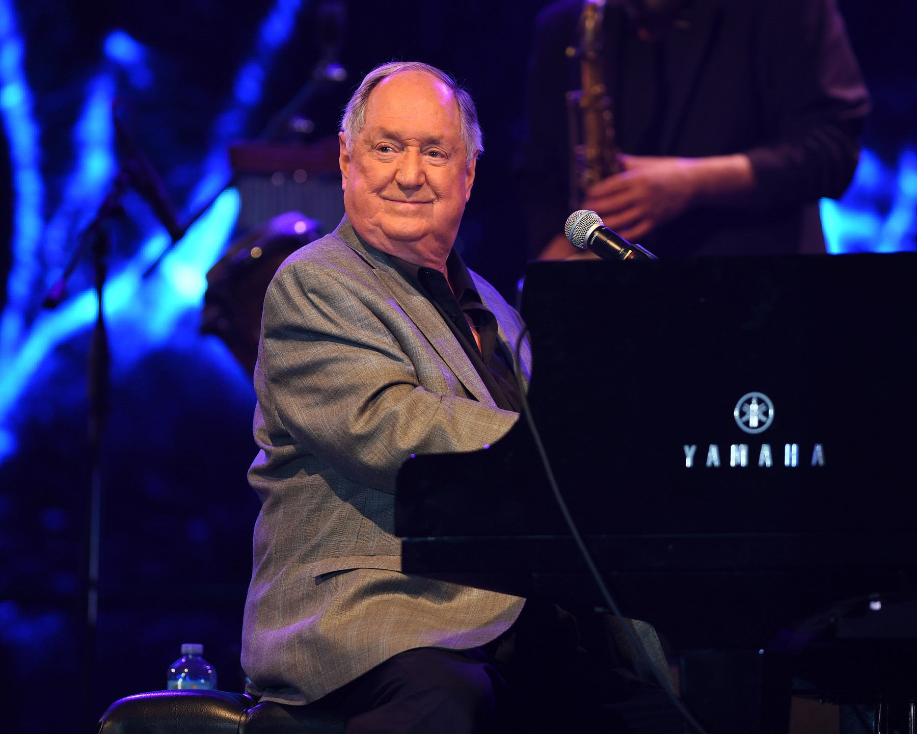 Neil Sedaka a murit. Cântărețul și compozitorul american faimos pentru cântecul „Breaking Up Is Hard to Do” avea 86 de ani