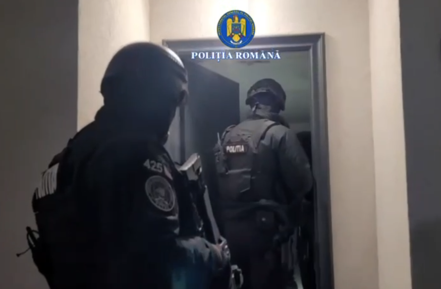 Percheziții în București și Ilfov într-un dosar de înșelăciune de 40.000 de euro. O persoană a fost reținută 24 de ore