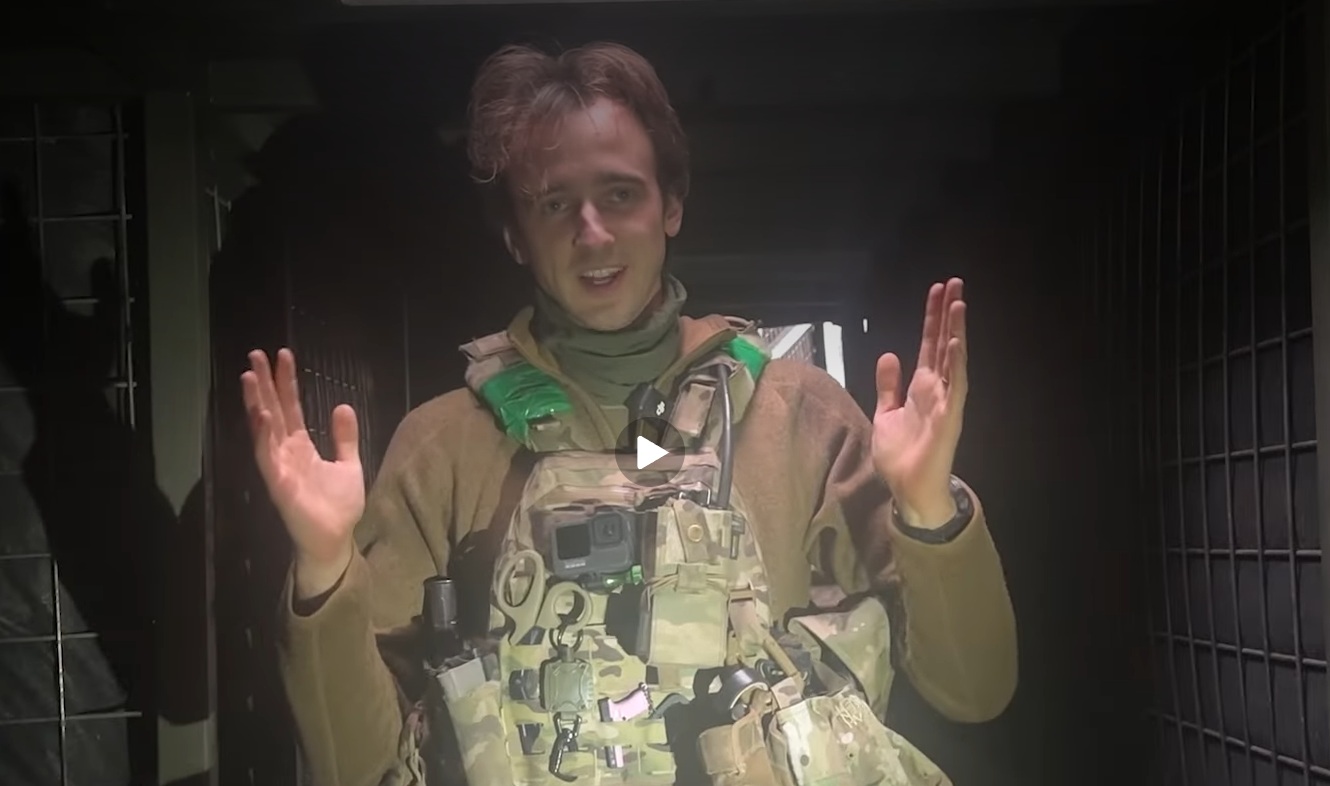 Motivul pentru care foarfeca a devenit o armă obligatorie a soldaților ucraineni. „Tăiem tot, chiar dacă e al nostru”