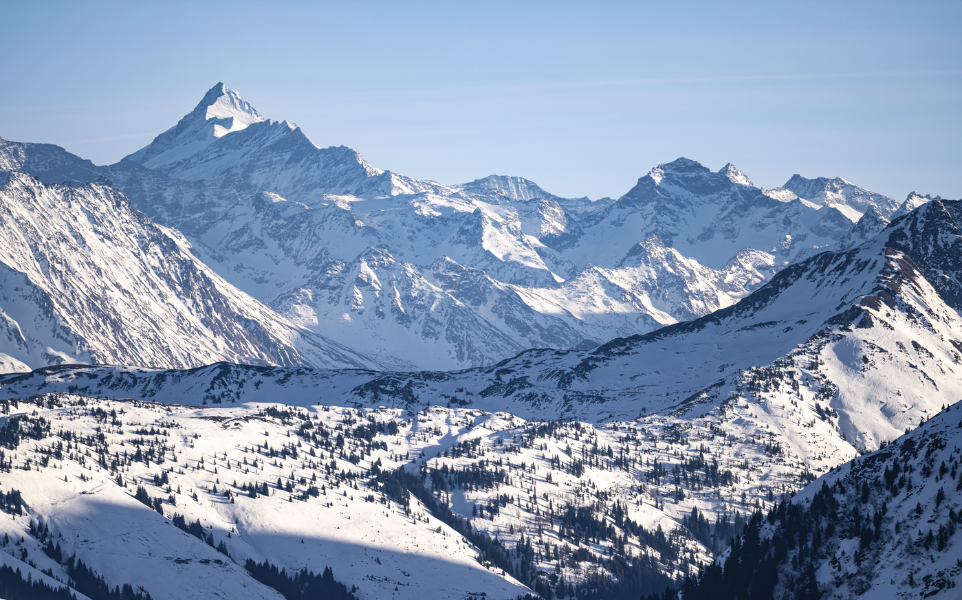 Un alpinist a fost condamnat, după ce și-a lăsat iubita să moară pe munte și a plecat să caute ajutor. Judecătorul este și el alpinist
