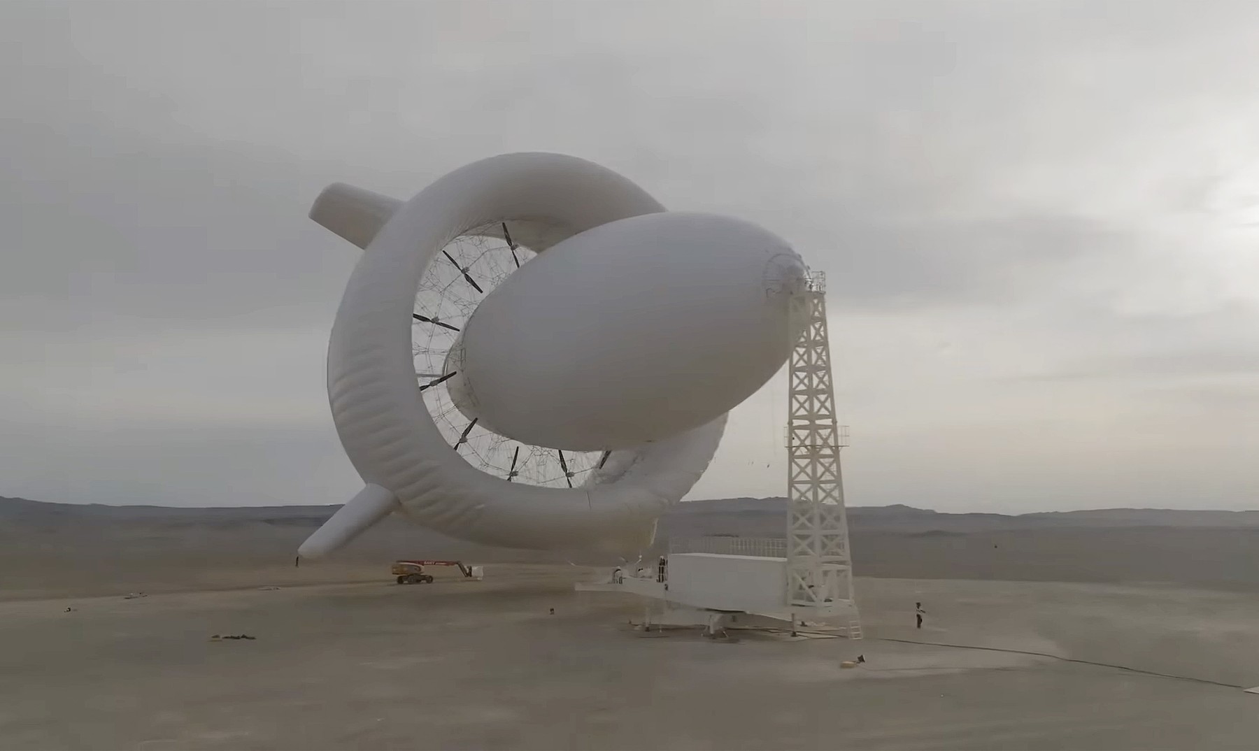 China a testat prima centrală eoliană gonflabilă, capabilă să producă 3MW de electricitate: are 12 turbine și seamănă cu un dirijabil