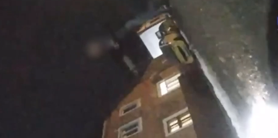 Atac cu grenadă la Cernăuți: doi polițiști au fost răniți. Momentul exploziei, filmat