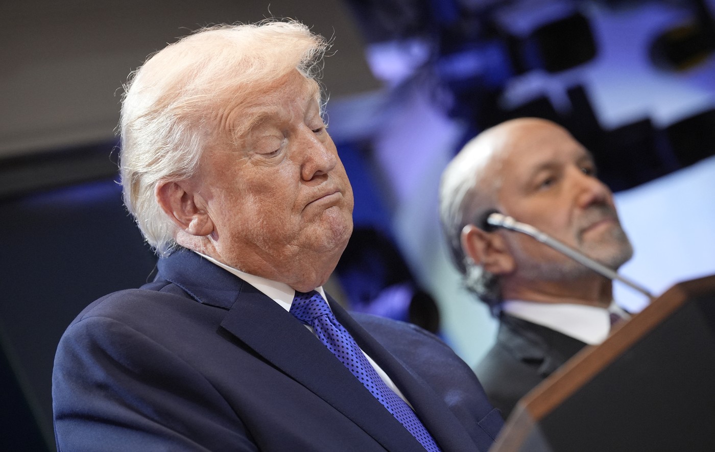 Trump contraatacă după decizia Curții Supreme și pornește o nouă ofensivă tarifară: taxă globală de 10% peste cele existente