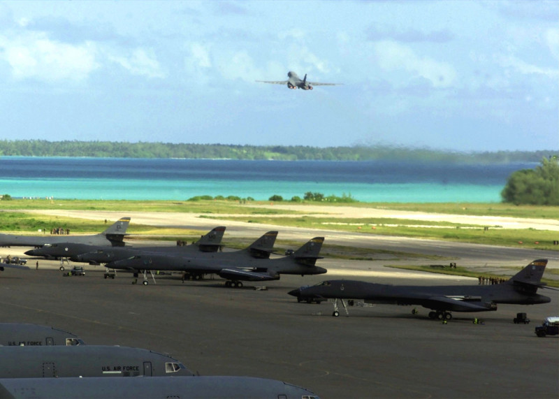„Operațiunea Moarte Sigură”: Cum vor patru aventurieri să recolonizeze insulele Chagos și să blocheze transferul lor către Mauritius 2 BIOT (British Indian Ocean Territory): USAF B-1 Bombers at the air base on Diego Garcia