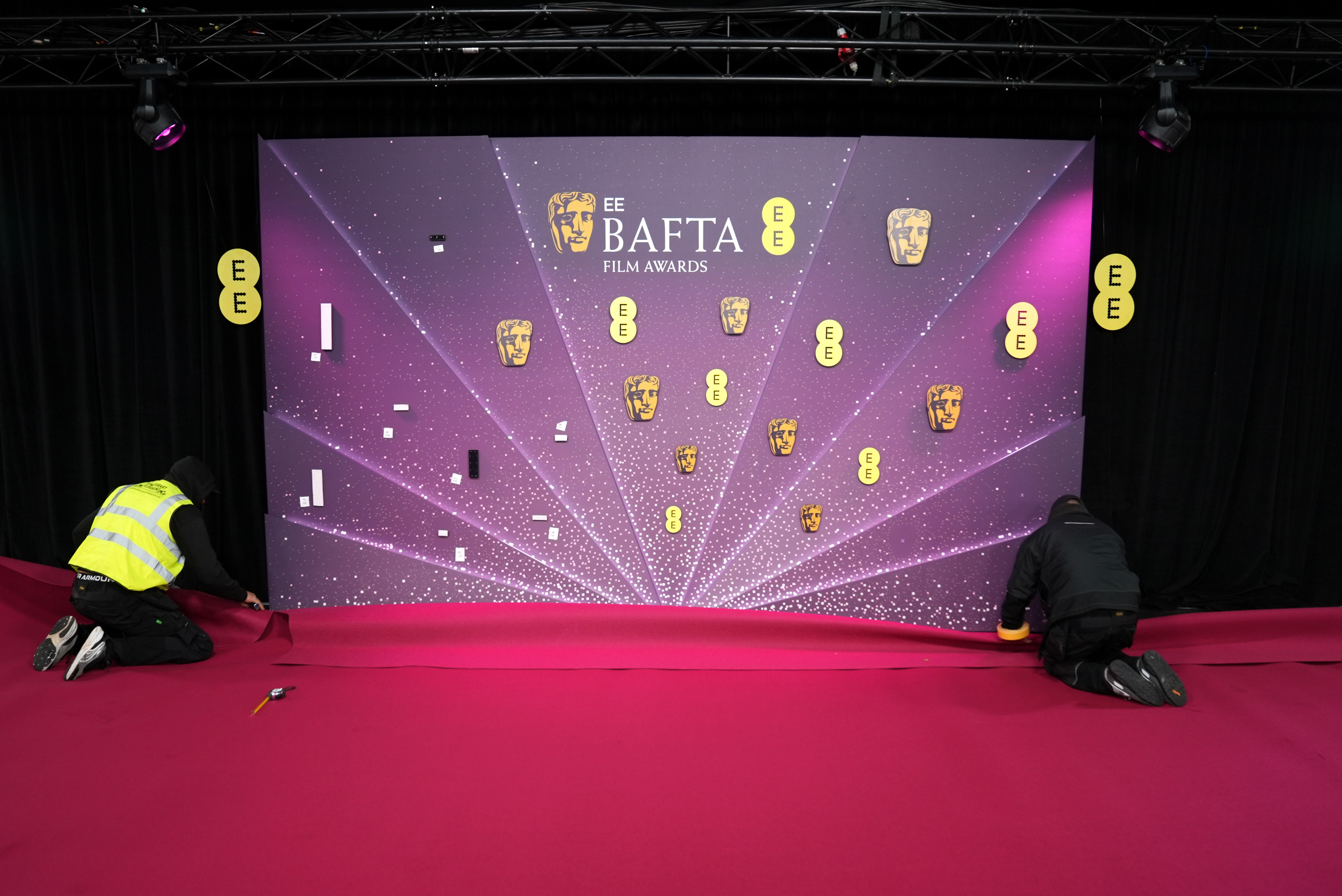 A început numărătoarea inversă pentru premiile BAFTA 2026. Care sunt marii favoriți la „Oscarul britanic”
