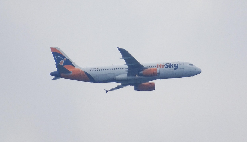 A patra încercare de decolare pentru avionul întors de urgență pe Otopeni. Pasagerii au petrecut noaptea în aeroport