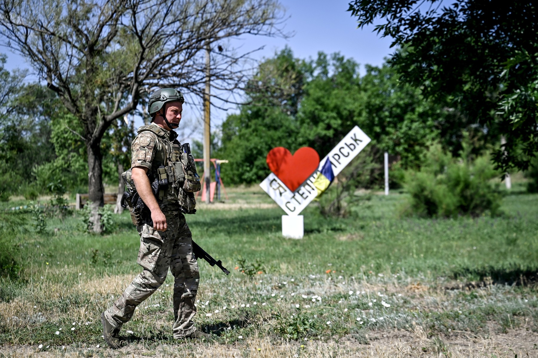 Satul în care soldații ruși au o speranță de viață de 12 minute: bătălia pentru Stepnohirsk ar putea schimba cursul războiului