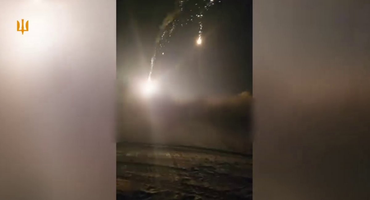 Filmări de noapte de pe frontul din Ucraina: Forțele aeriene ale Kievului arată cum au respins un atac combinat al Rusiei