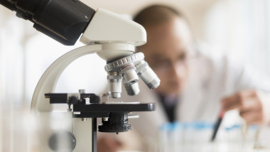 microscop stiinta doctor