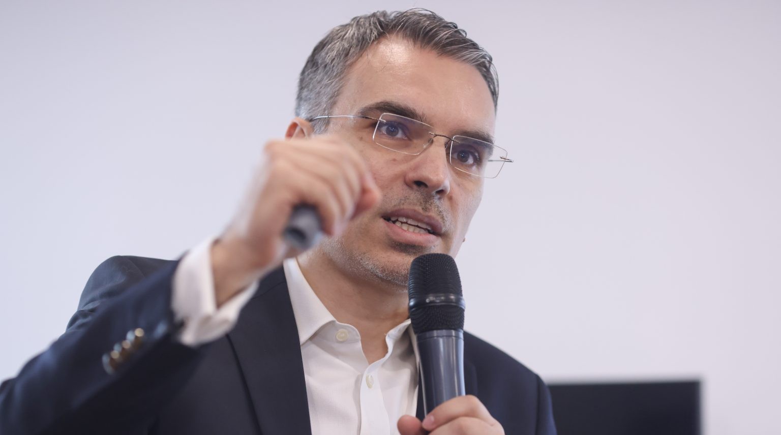 Remus Ștefureac: Evacuarea cetățenilor români din Orientul Mijlociu a prilejuit o nouă etalare a poziționărilor extreme