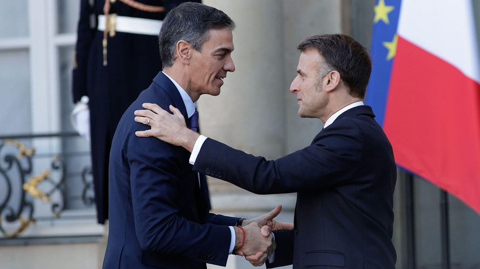 Macron îl susține pe Sanchez în disputa cu Trump și vrea ca UE să se mobilizeze împotriva măsurilor care ar putea fi luate de SUA
