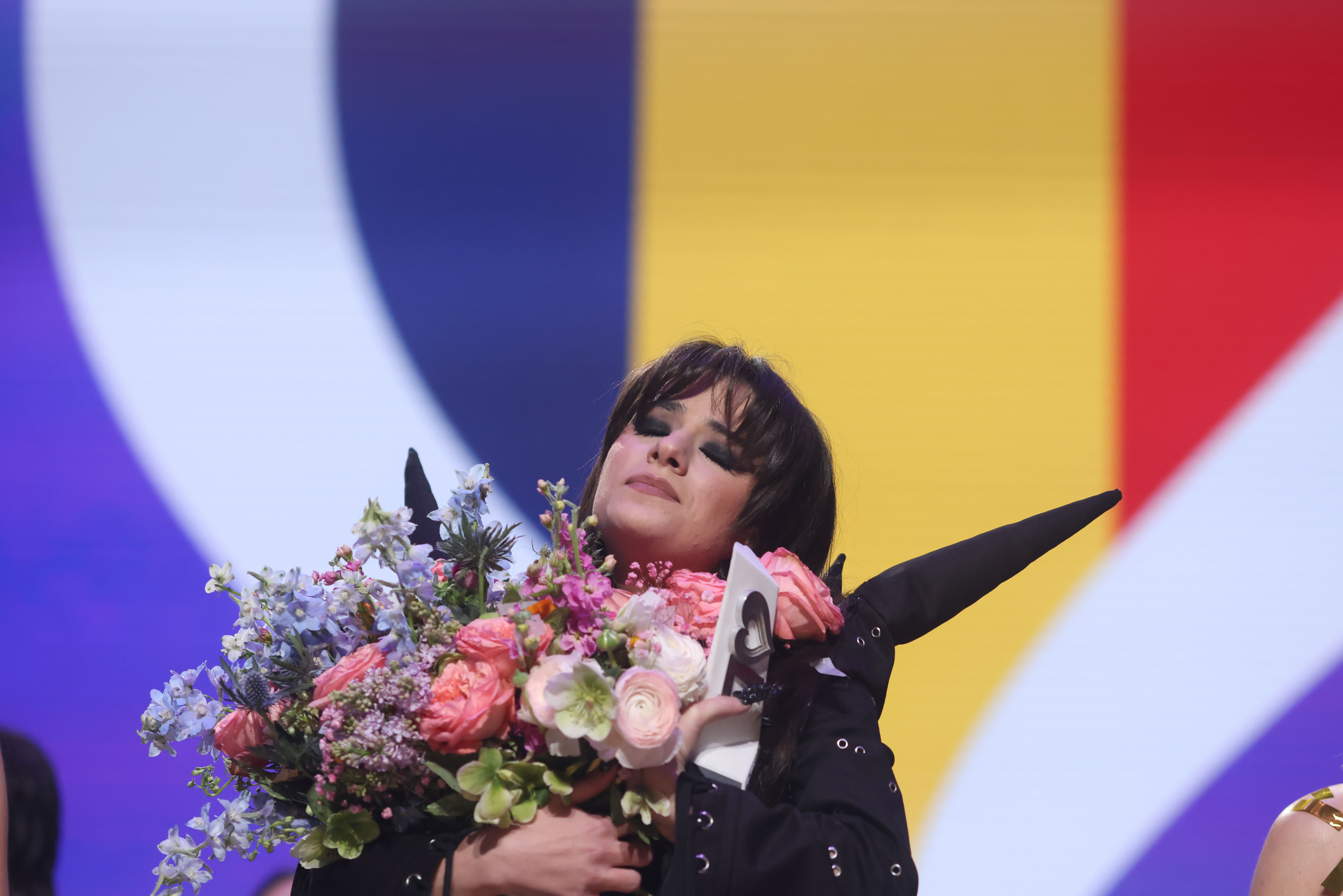 Alexandra Căpitănescu, primele declarații la întoarcerea acasă. Artista a fost întâmpinată cu aplauze la aeroport